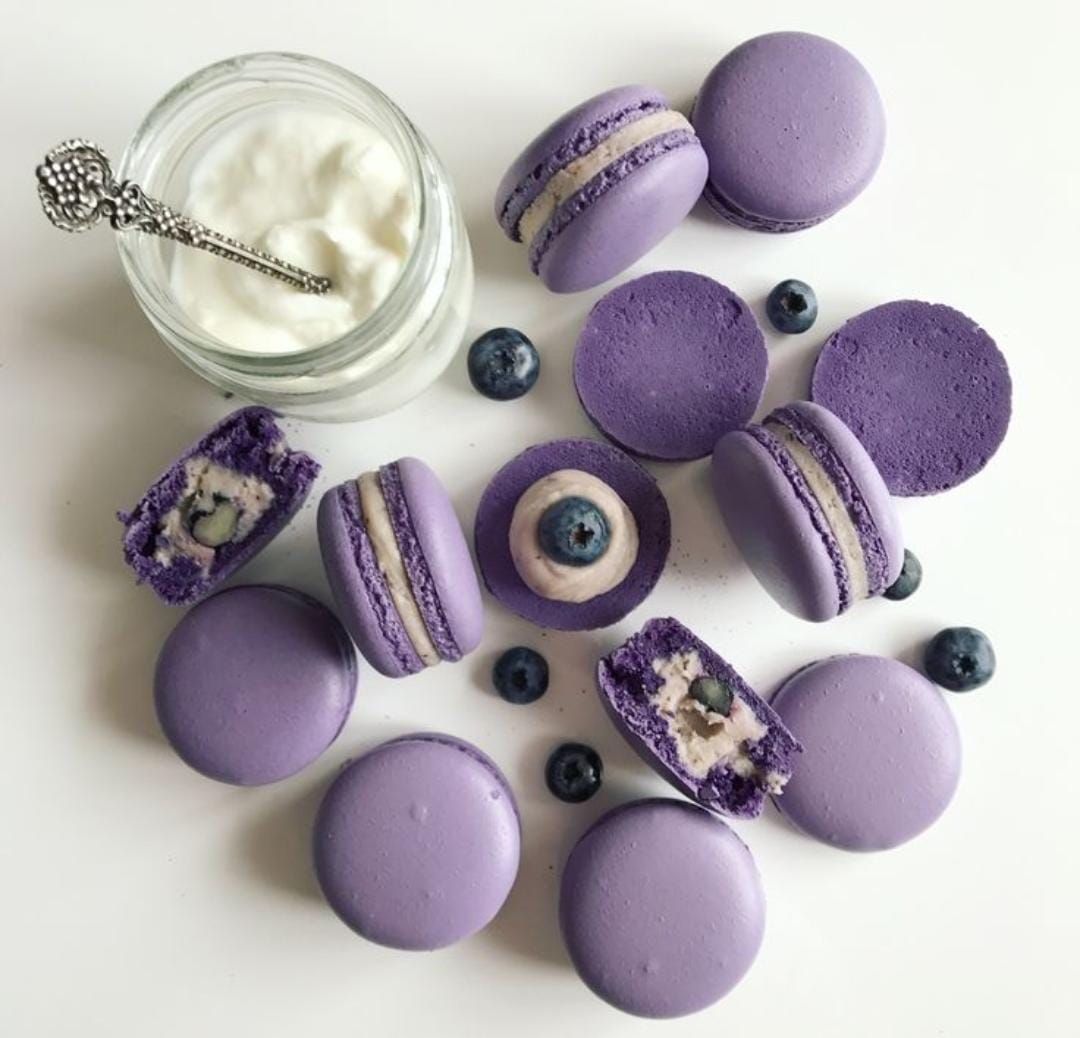 Blue berry macarons